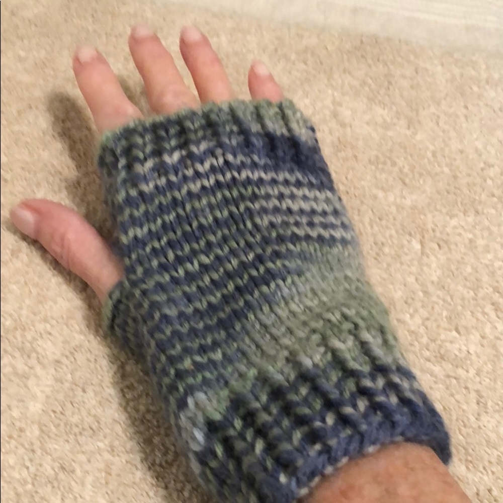 FINGERLESS MITTENS - BLUE variegated colors
